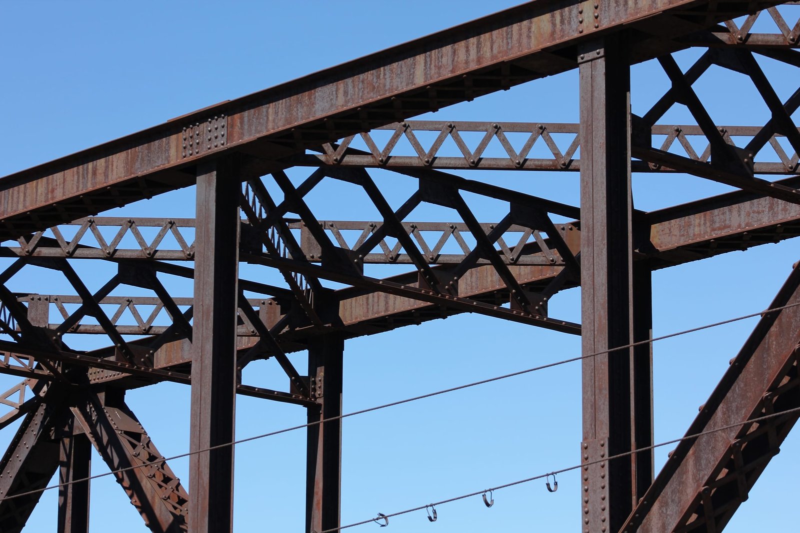 Sway bracing, main span